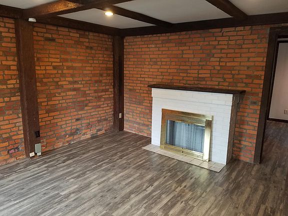 2nd image of 301 E Livingston Ave