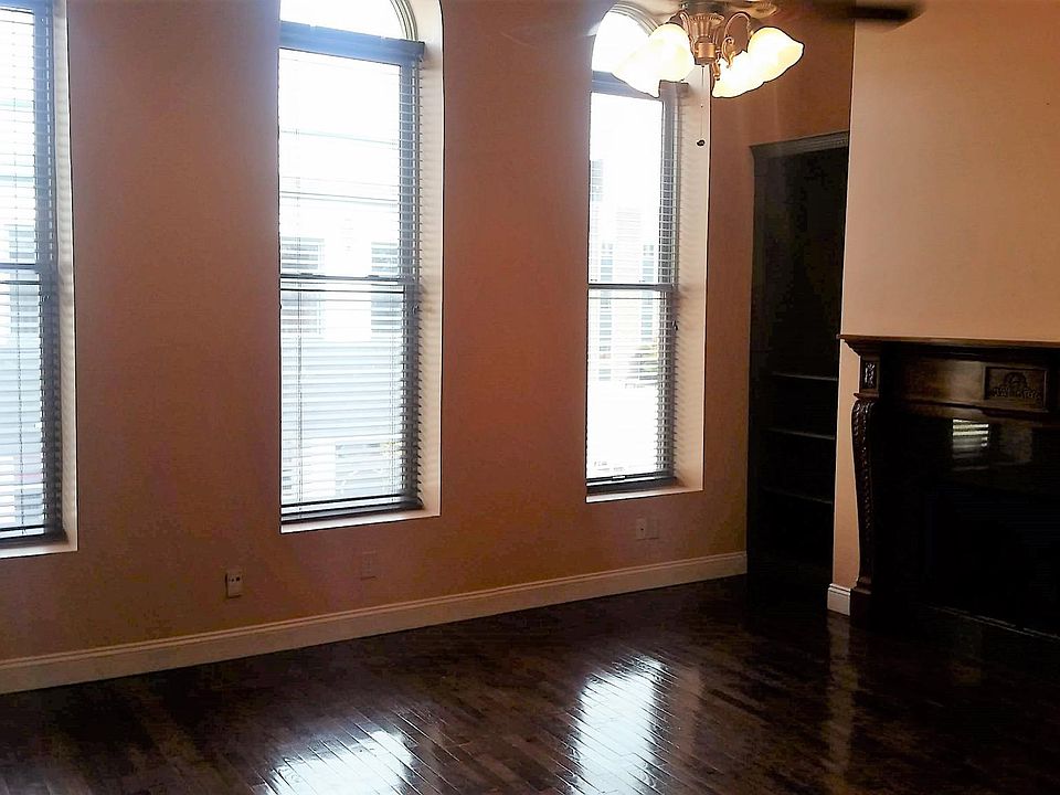 2nd image of 321 S Walnut St