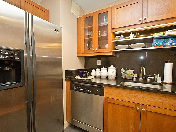 3rd image of 425 5th Ave APT 26C