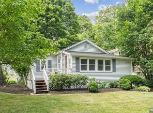 24 Hillside Ter, Basking Ridge, NJ 07920