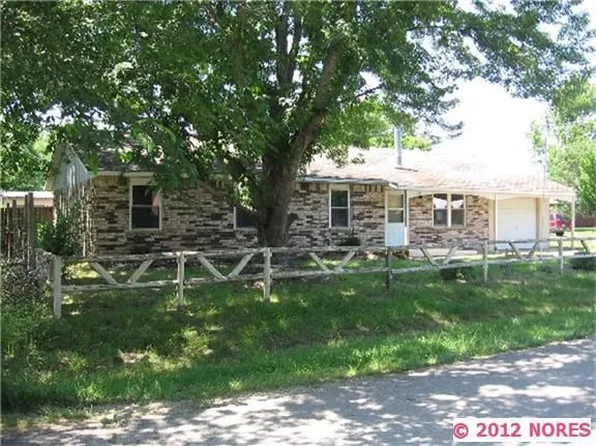 2207 Sunset Dr, Pawhuska, OK 74056