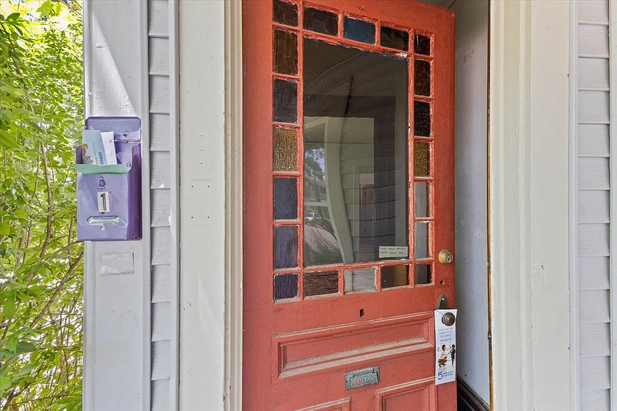 4 bed, 1181 sqft, $3,600 — Photo 2