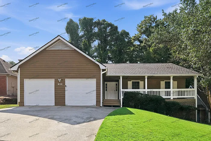 3 bed, 2.0 bath, 1948 sqft, $2,045 — Photo 1