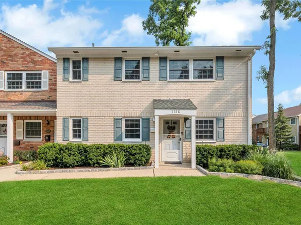 1168 Village Drive #1168, Hauppauge, NY 11788