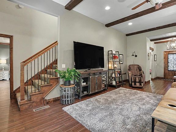 4th image of 937 Villas Creek Dr