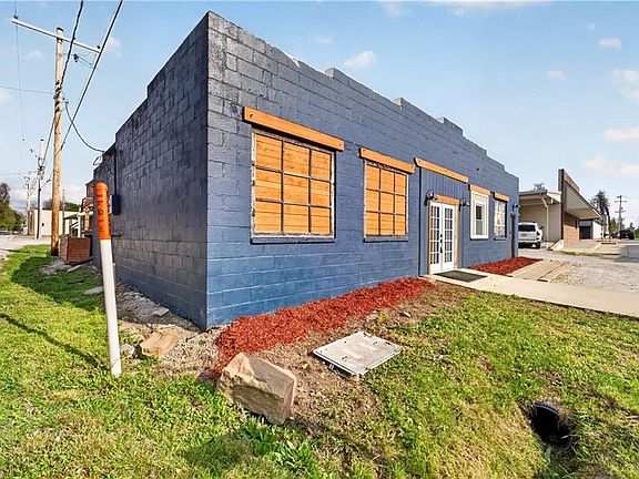 3rd image of 405 N Virginia St