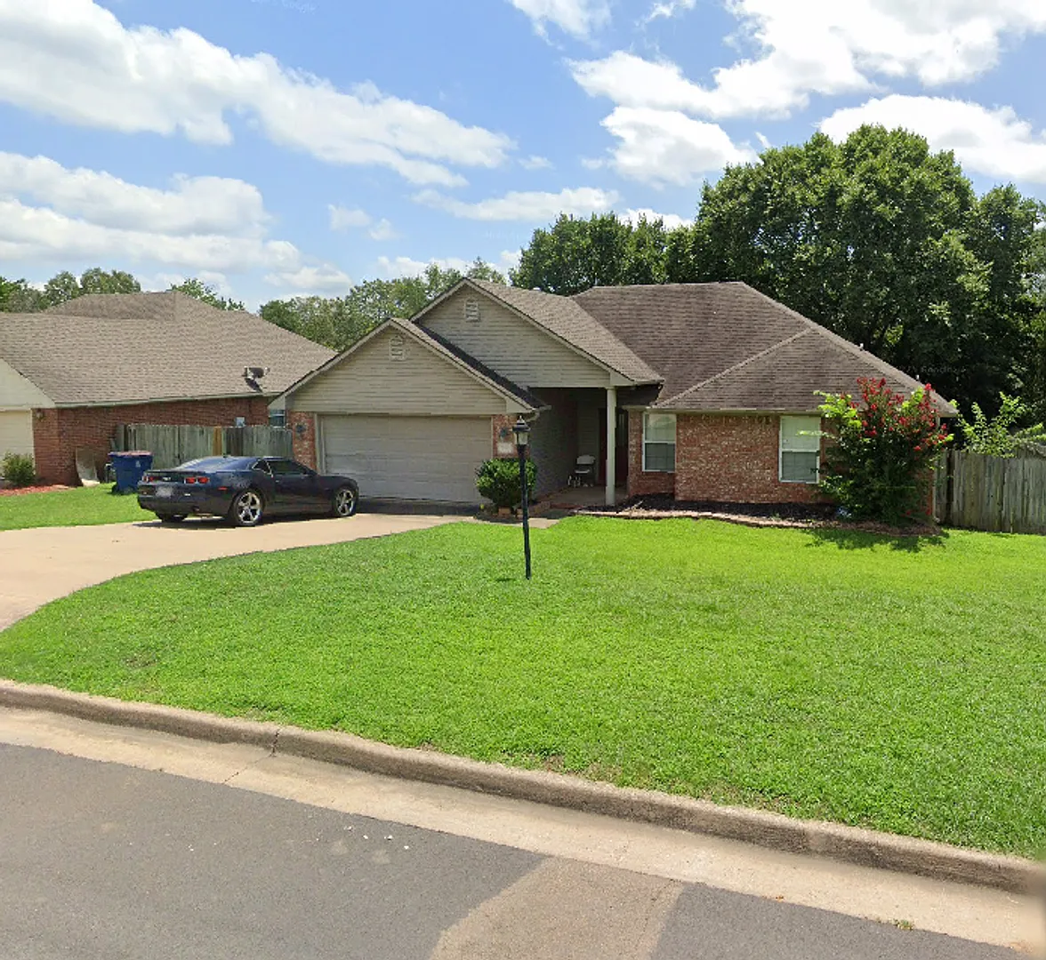 Pleasant Living: Beautiful 3 Bed, 2 Bath Home with a 2-Car Garage! — Photo 1