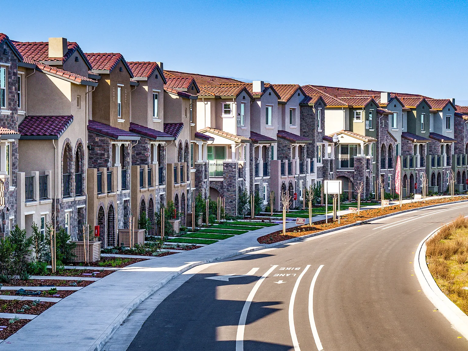 Campus Oaks Apartments — Photo 3