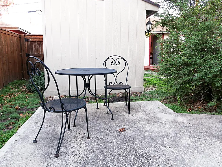 1547 W Agarita Ave #C — Photo 13