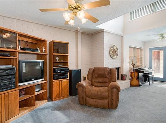 2nd image of 4024 Towngate Blvd