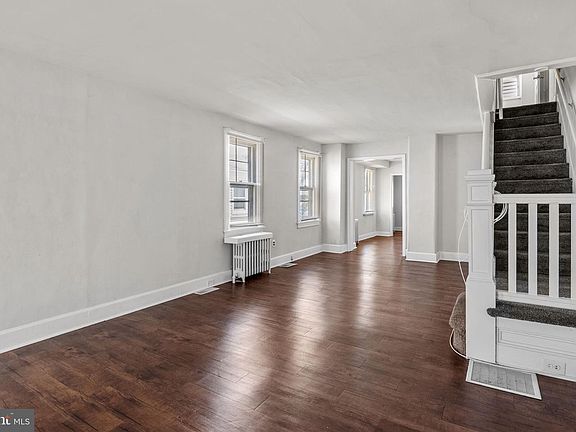 5th image of 920 Pond St