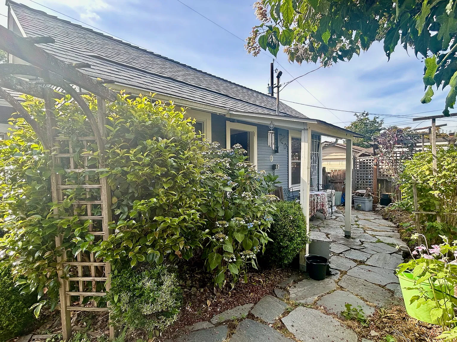 Studio, 350 sqft, $2,100 — Photo 2