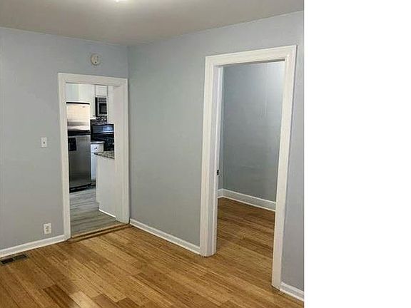 4th image of 518 N Ashland Ave