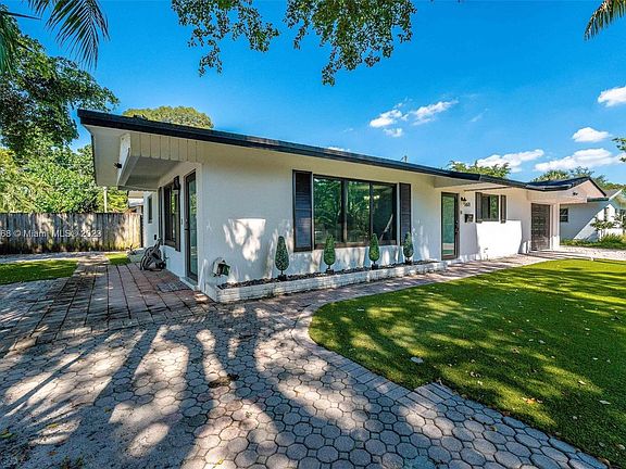 5th image of 2611 SW 13th Pl