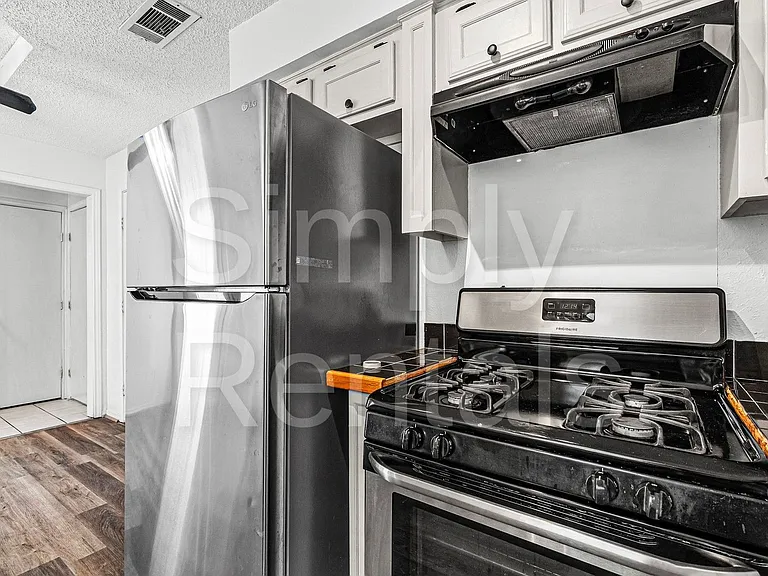 2504 Paul St — Photo 10