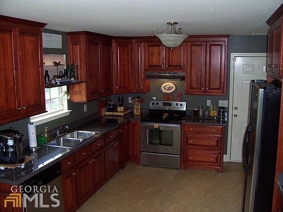 3rd image of 152 Chandler Dr