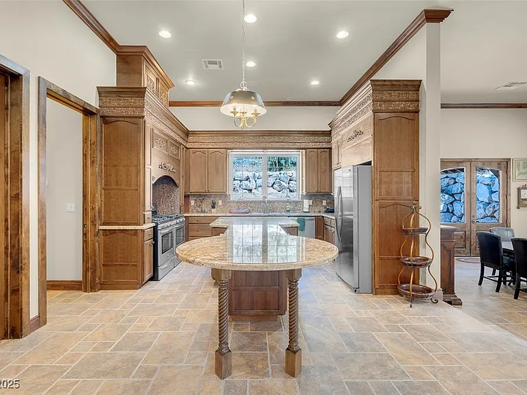 264 Crestview Dr — Photo 25
