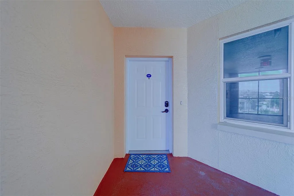 3 bed, 2.0 bath, 1435 sqft, $9,500 — Photo 4