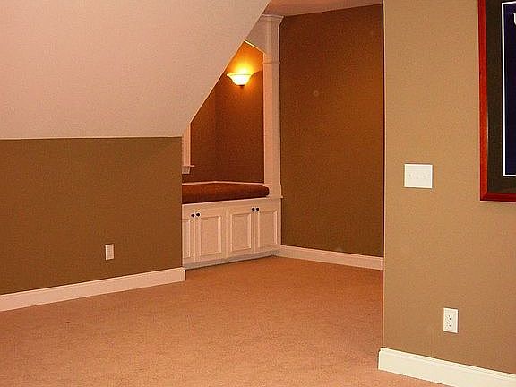 Third Floor/Fourth Bedroom w/Window Seat & Full Bath