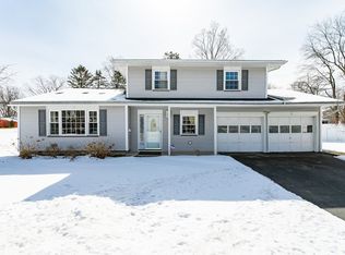 121 Medallion Dr, Rochester, NY 14626