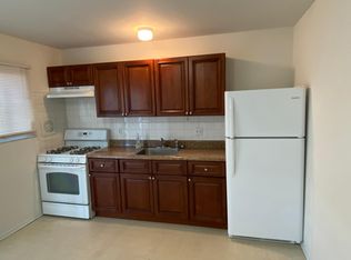 827 Parkcrest Dr APT B, Saint Charles, MO 63301