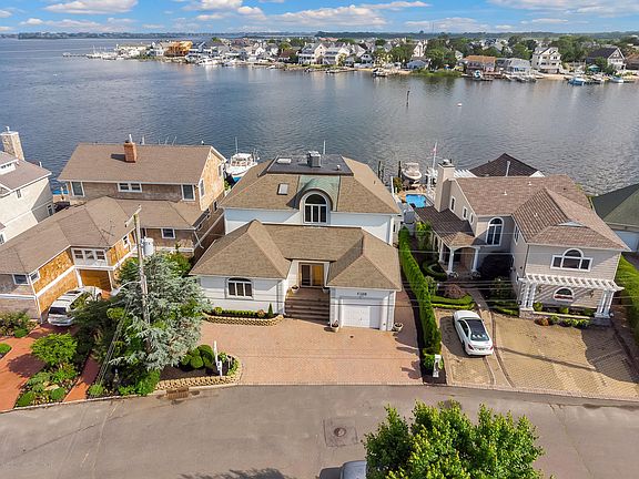 3rd image of 1688 East Dr