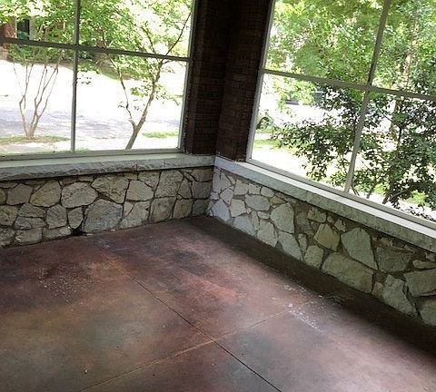 4th image of 678 N Idlewild St