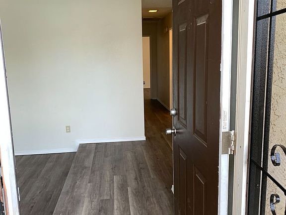 4th image of 4401 Parkwood Ct #A
