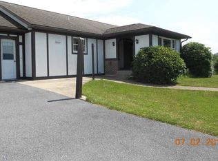 104 Sherby Ln, Shermans Dale, PA 17090