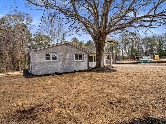 3rd image of 5202 Highway 86