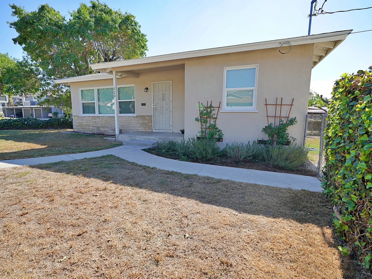 2 bed, 930 sqft, $3,050 — Photo 2