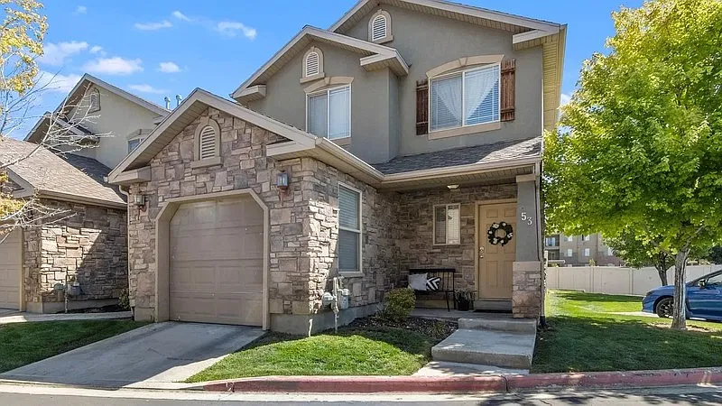 Modern End Unit Townhome with 1 Car Garage — Photo 1