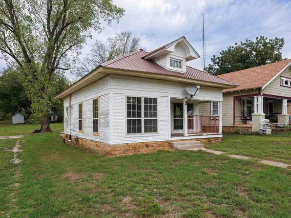 410 W Laurel St, Sedan, KS 67361