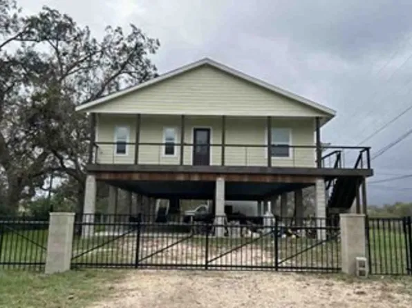 105 Rio Grande Dr, Seguin, TX 78155
