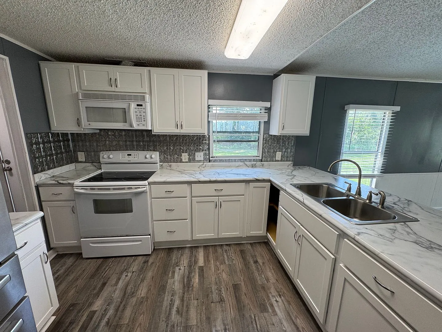 2 Bedroom, 2 Bath home in Branford — Photo 2
