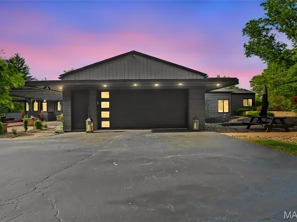 7 Talisman Way Dr, Florissant, MO 63034