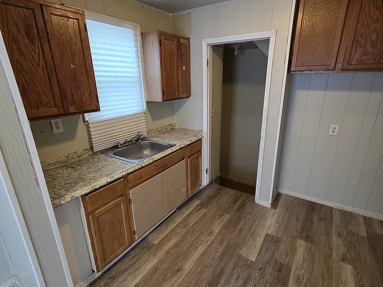 8461 Plainview Ave — Photo 9