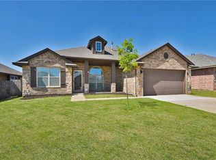 509 SW 43rd St, Moore, OK 73160