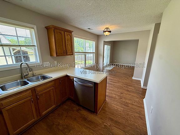 4th image of 703 Swan Hill Ct