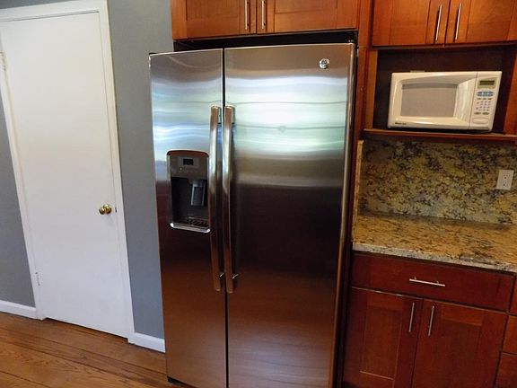 5th image of 1 Gresham Ln