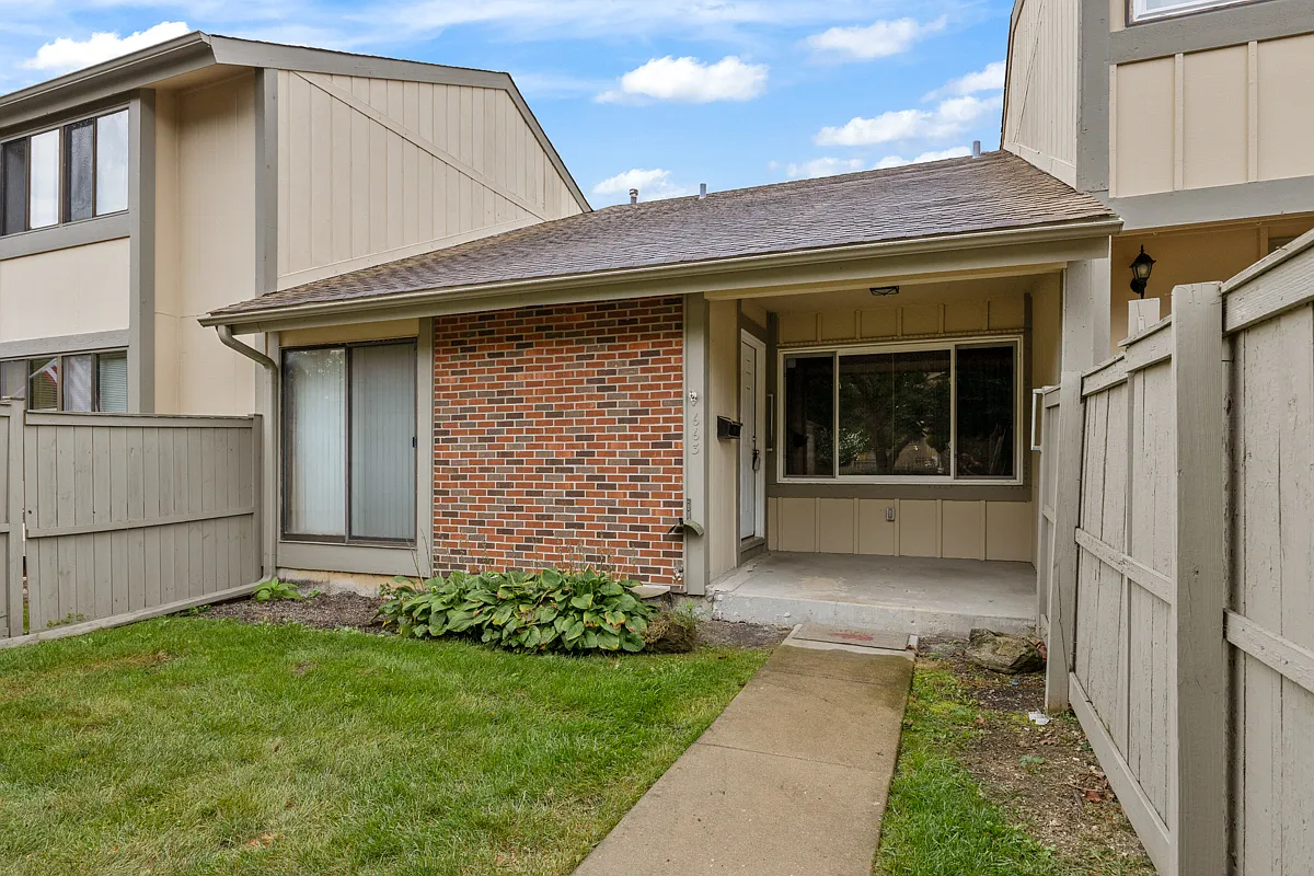 3 bed, 1135 sqft, $2,795 — Photo 1