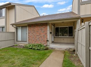 663 Acadia Bay #663, Roselle, IL 60172