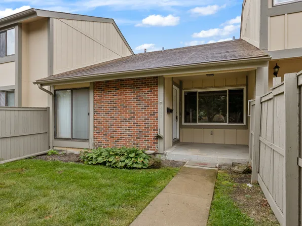 663 Acadia Bay #663, Roselle, IL 60172