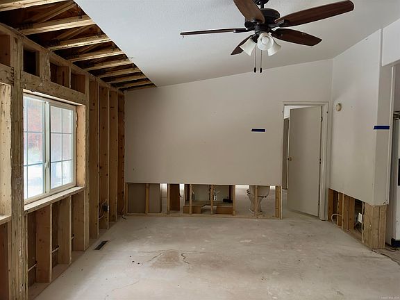 2nd image of 691-325 Sara Ct
