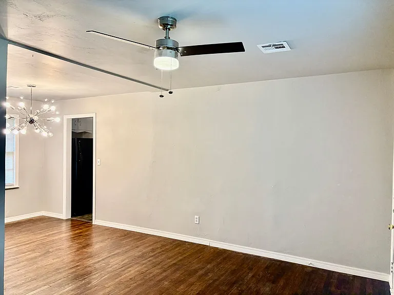 1702 W Britton Rd — Photo 10