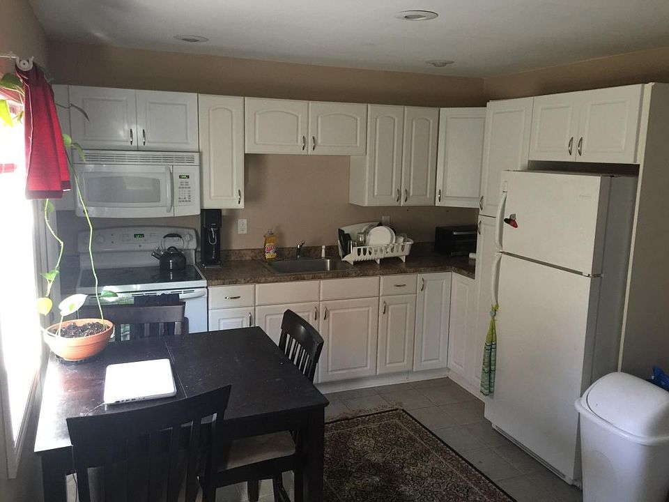 2nd image of 6 Elizabeth Ln