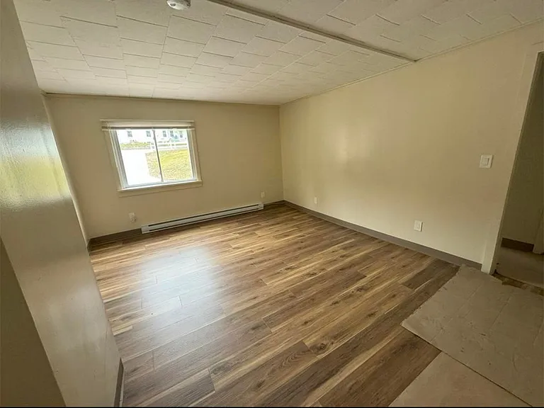 425-435 Pleasant St #5 — Photo 3