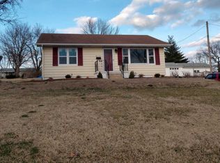 904 Jefferson St, De Soto, MO 63020