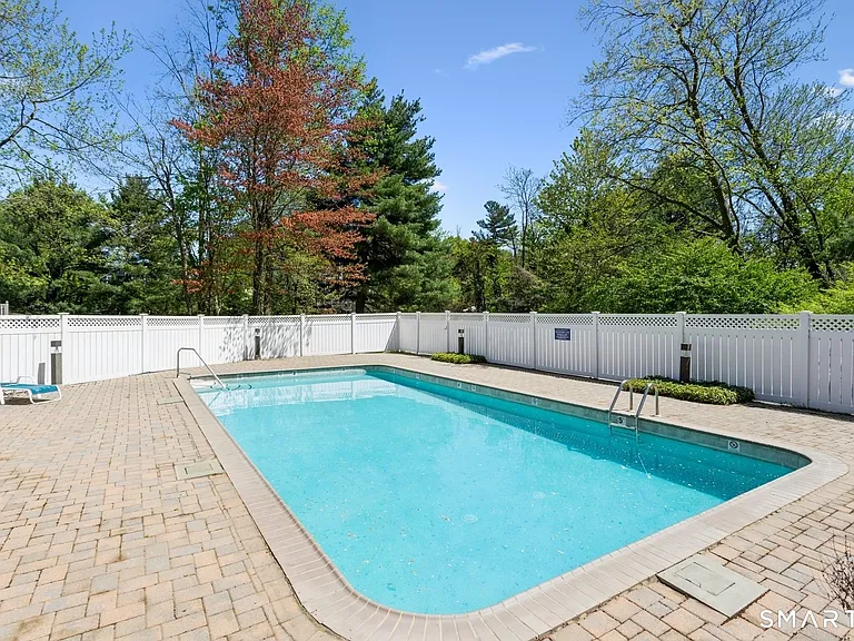 33 Strathmore Ln #33 — Photo 7