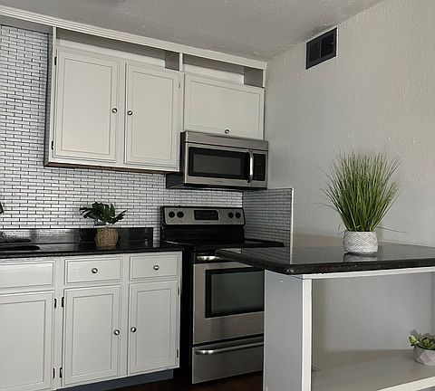 2nd image of 4938 Victor St #104